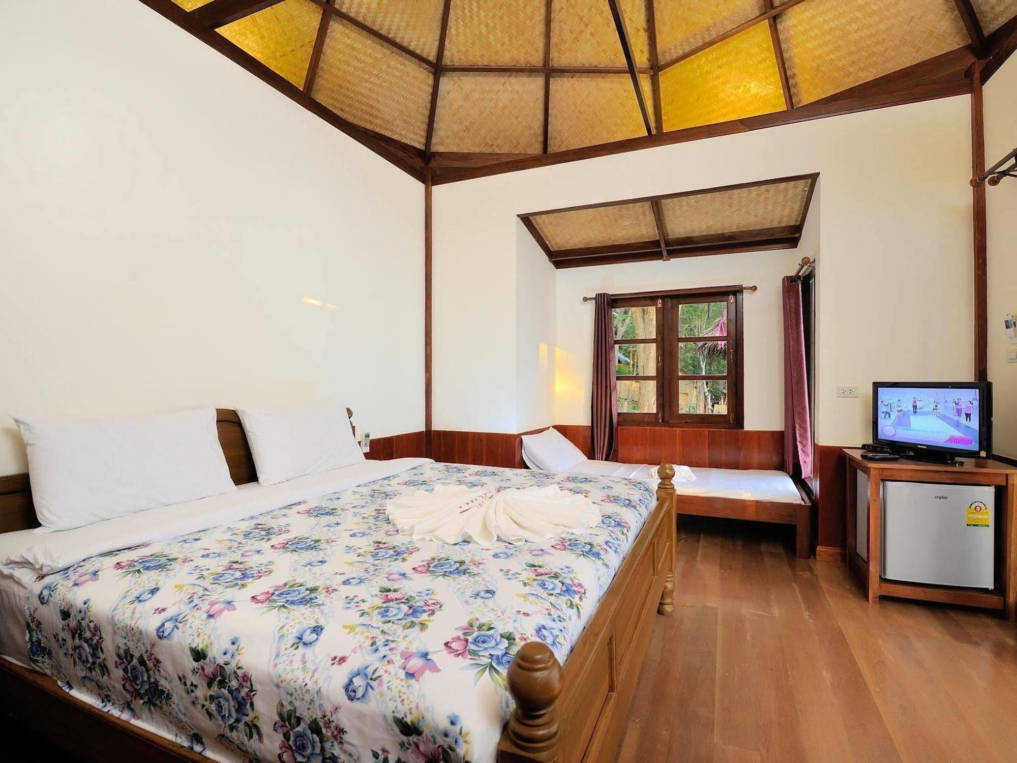 Sunwaree Phi Phi Resort Buitenkant foto